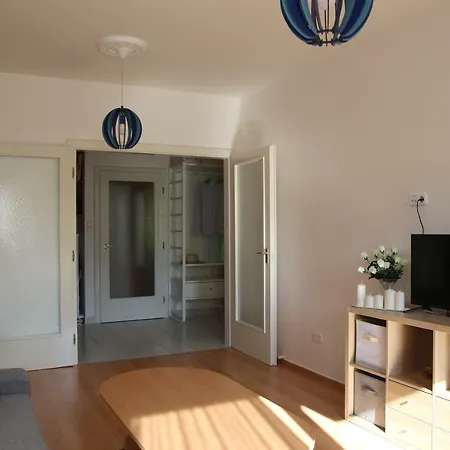 With Swing Apartman *