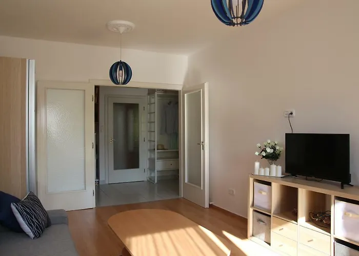 With Swing Apartment *